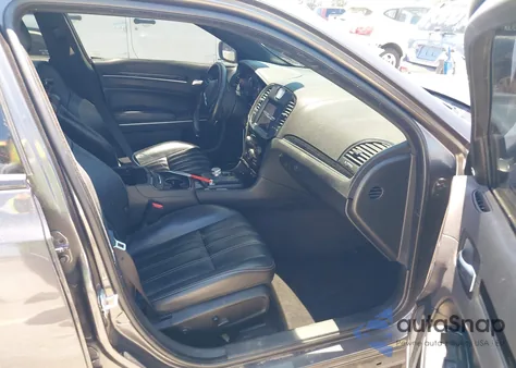 2019 Chrysler 300 300S z USA, uszkodzony, nr VIN 2C3CCABT5KH517265